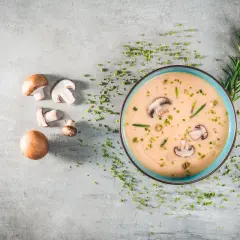 Ile kcal ma zupa grzybowa z makaronem? Poznaj kaloryczność tej potrawy