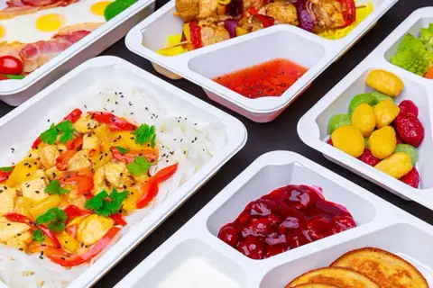 Ile kosztuje catering do domu? Sprawdź ceny i najważniejsze czynniki