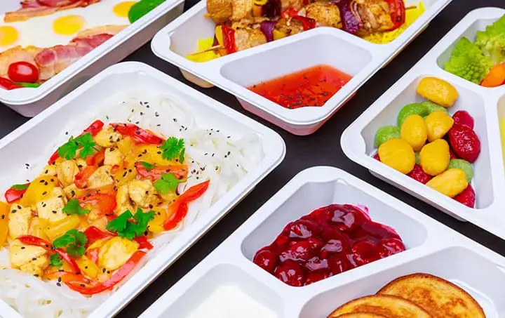 Ile kosztuje catering do domu? Sprawdź ceny i najważniejsze czynniki