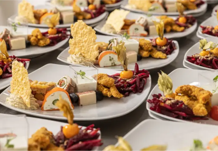 Ile można zarobić na cateringu? Przykłady i czynniki wpływające na zyski