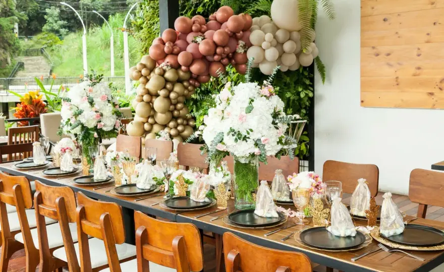 Ile kosztuje catering na komunie? Sprawdź ceny i najważniejsze czynniki