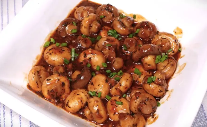 Jak ugotować pieczarki do sałatki, aby były pyszne i aromatyczne