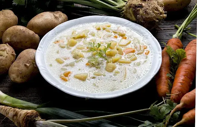Zdjęcie Ile kcal ma zupa jarzynowa? Sprawdź kaloryczność i porady dietetyczne