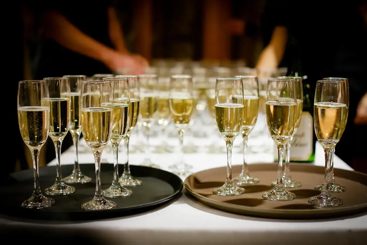 Zdjęcie Catering co to? Poznaj usługi, które ułatwią Twoje wydarzenie